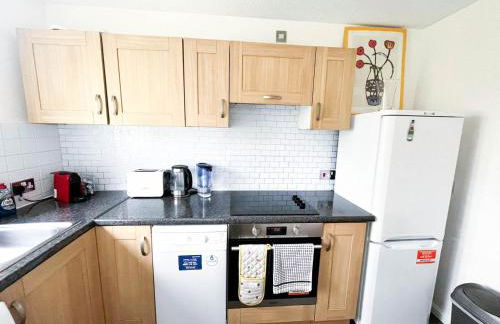 2-Bed Apartment Near ExCeL - Free Parking & WiFi - Ideal for Families, Business & Leisure - Foto 21
