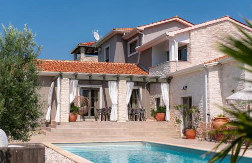Villa Moonlight 2 for 12 persons near Poreč with private heated pool - 45 m2 & playground - Foto 1