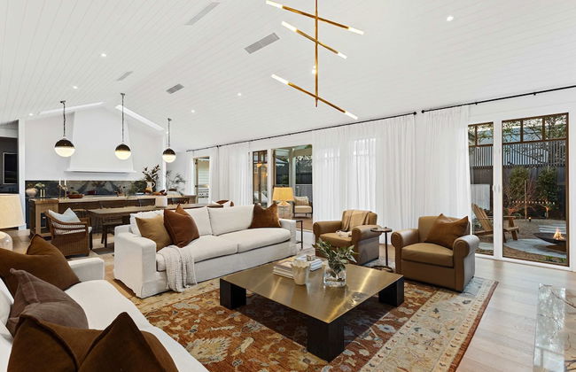 Muskoka Luxe Retreat With Pool Spa Fire Pit - Photo 29