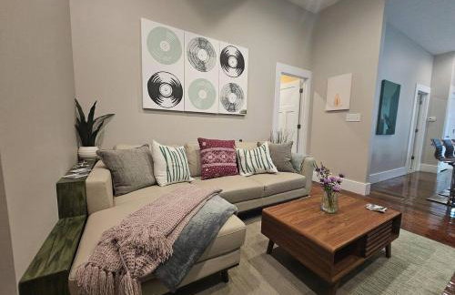 Prime location very close to downtown! - Photo 9