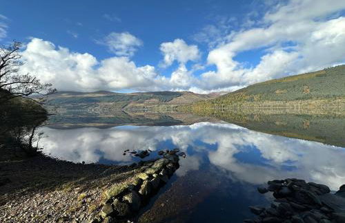 Ardeonaig Lodge with Hot Tub & Water Fronted Games room - Foto 29