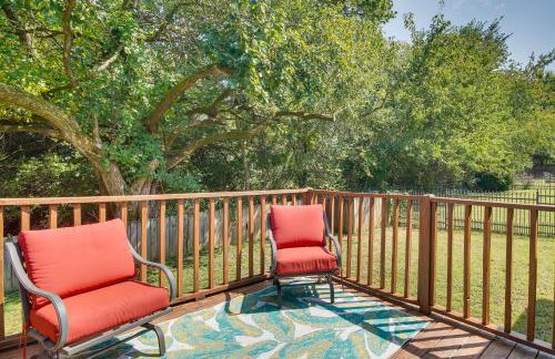 Charming Arkansas Retreat with Deck, Near Downtown! - Foto 2