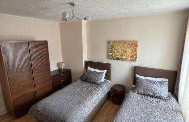 Stay in Yeovil Town Centre, Large 2 BD Apt With Parking, Sleeps 4 - Foto 9