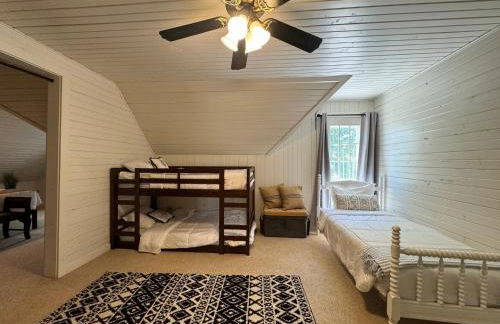 Urban Farmstead Family Retreat - Game Barn - Foto 20