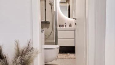 MonLux studio- FREE Public Parking- Easy & Straight Walk to the Center - Foto 5, Shower