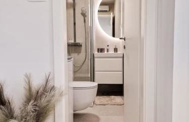 MonLux studio- FREE Public Parking- Easy & Straight Walk to the Center - Photo 5