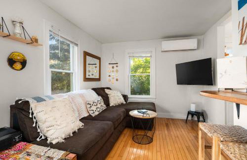 Babes Bungalow by Leavetown Vacations - Photo 6