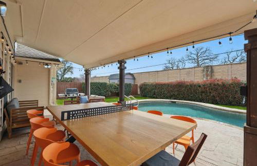 4BD Tropical Pool Oasis with a Game Room - Photo 45