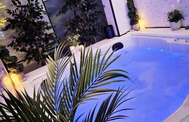 1 Bed Flat - Sleeps 2 - Jacuzzi - Parking - Wifi - Foto 9