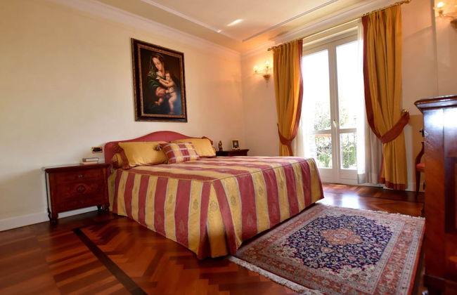 Luxurious Villa in Lombardy with Garden & Hot Tub - Photo 6