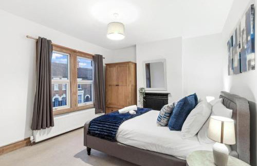 Home Away I 3BR Comfort Suite I Private Courtyard I Super Fast Wi-Fi I Free Parking - Foto 7