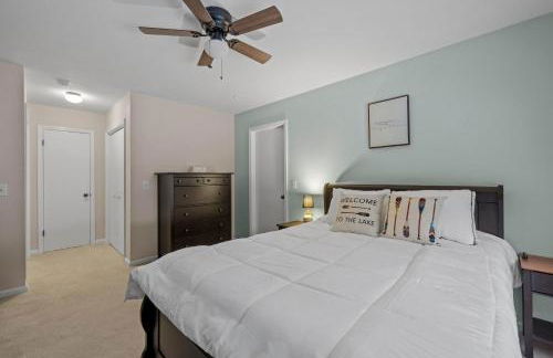 Tranquil 3BR Retreat Game Room Deck Beach Pass - Foto 2