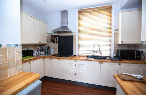 Marketplace Glastonbury - Photo 4