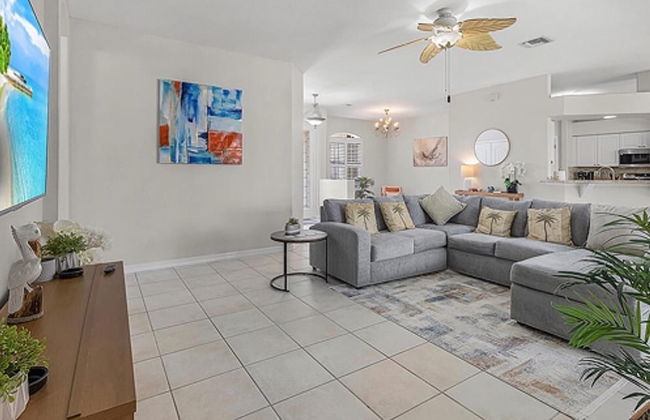 Family Friendly - Private Pool - Sleeps 10 - Foto 15