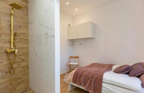 Gorgeous Home In Katuni With Wifi - Foto 35