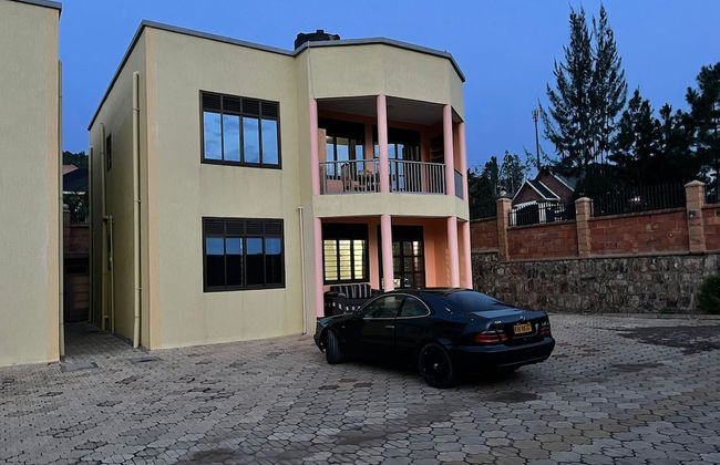 The Mugabi's Spacious Private Room - Foto 1