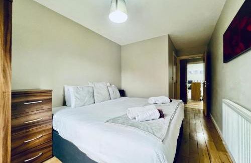 Lovely 4 bed (sleeps 8) apartment close to city - Foto 4