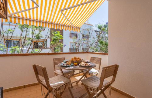 Bright Flat w/ Terrace & Pools by HostWise - Foto 19