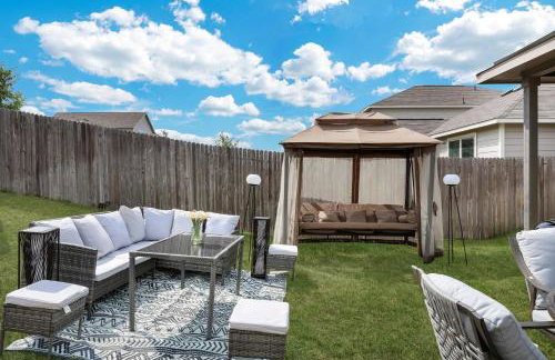 Stylish Hot Tub Retreat BBQ Yard Games WiFi Pets - Foto 24