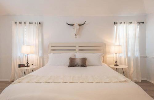 Timeless-Texas-Inn - Heated Pool Oasis & Lux Vibe - Foto 34