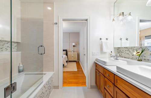 Windy City Getaway - 3BR 2BA Chicago Townhouse home - Photo 44