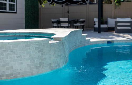 Relaxed Luxury Pet Friendly Home with Pool and Backyard Lounge in San Antonio, TX - Foto 58