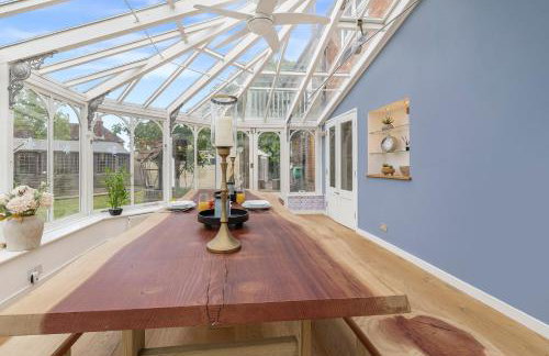 East Sussex Manor - Sleeps 12 - Hot Tub & Parking - Foto 14