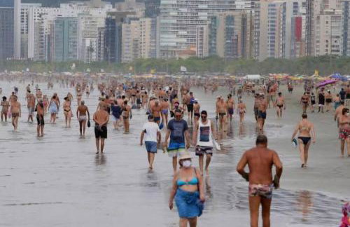 Belo Apto no Gonzaga - uma quadra da praia - Foto 13