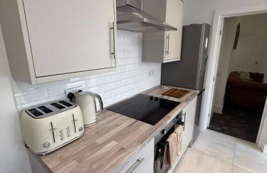 ResiLets Barnard St NEW Large 4 Bed House, Contractor Stays, Central - Foto 18