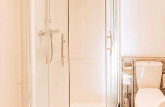 Luxury newly converted oak cottage with hot tub - Foto 14