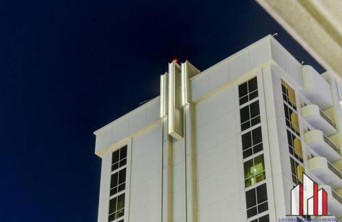 MGM Signature-32-607 F1 Track & Strip View Balcony - Foto 58