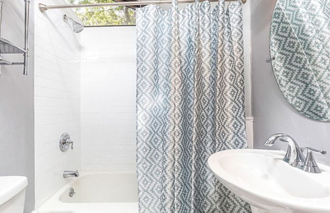 Southern Belle Carriage House - Photo 9