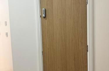 Stylish 2 Bed Apt Near Birmingham - Foto 7