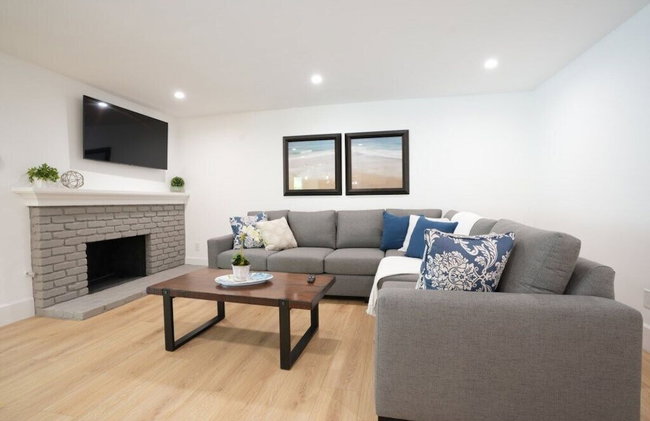 Coming Mid-April 2023! Beautifully upgraded two-story home with backyard oasis - Foto 22