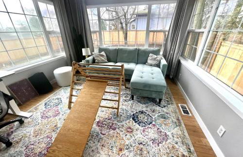 Modern 4BD home in Ballard with A/C, pet-friendly - Foto 29