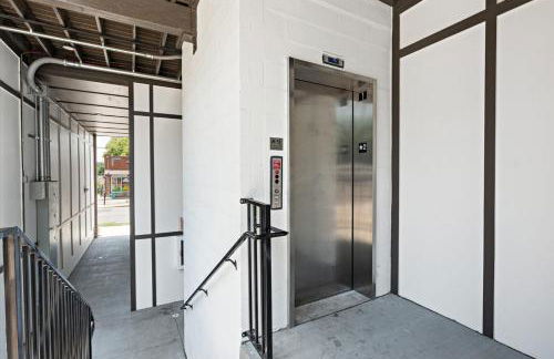 Condo with Free Parking, 3 mi Downtown & Stadium, by Coffee - Foto 46