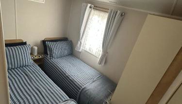 Golden Dunes Retreat, Dog-Friendly Stay at Par Sands Holiday Park, Cornwall - Foto 2