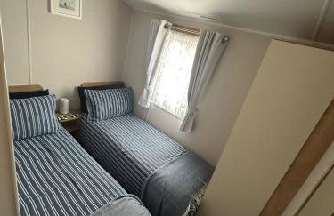 Golden Dunes Retreat, Dog-Friendly Stay at Par Sands Holiday Park, Cornwall - Photo 2