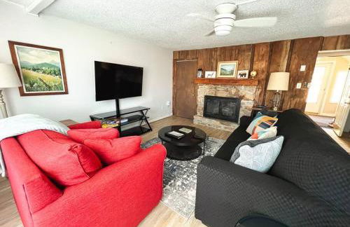 Cozy & Peaceful View - Walk2Resort - Fireplace - Foto 1