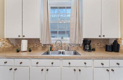 Mins to Zoo - Capitol Heights Hideaway - Foto 46