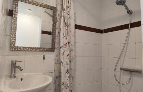 appartement cosy entier et parking privé sur place a 5min de lille et 10 min du Stade Pierre Mauroy - Foto 9