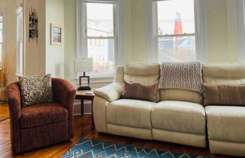 Peaceful Oasis on Munjoy Hill 2nd flr 3BR parking - Foto 8