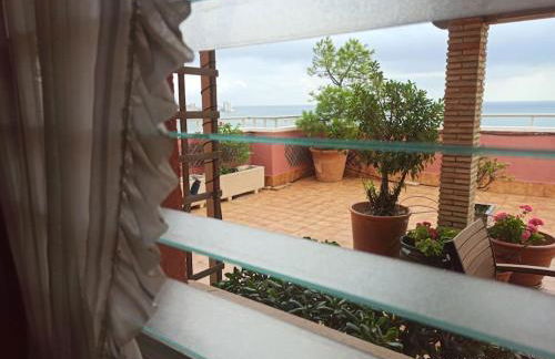 Espectacular terraza y vistas en 1a línea de playa - Foto 29