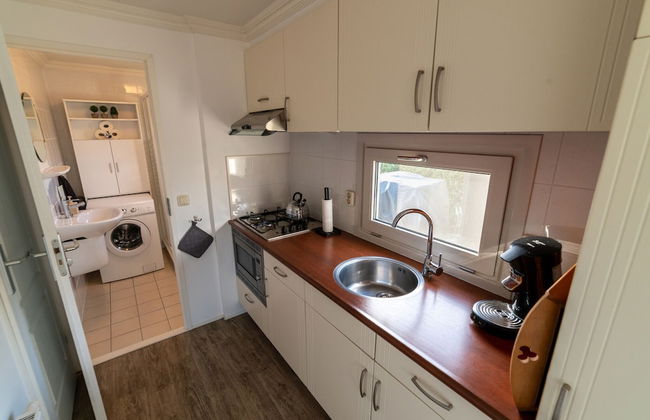 Canal-side Stay, Giethoorn - Photo 7