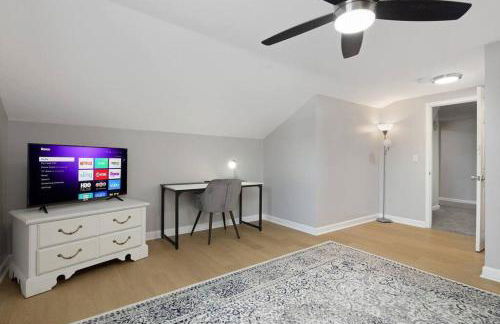 Great Location! 2BR - King Bed - Private Laundry - Foto 17