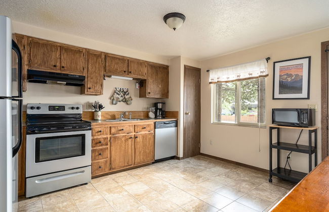 Huckleberry House - Photo 12