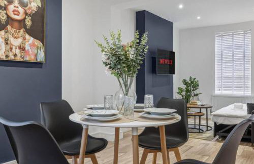 Albert House - Near the High Street - Free Parking, Garden, Fast WiFi and Smart TV by Yoko Property - Foto 5