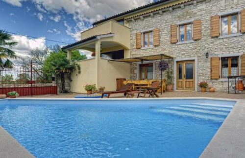 Villa in Svetvincenat with Pool & Beach - Foto 1