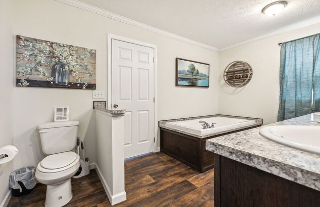 Sunsets & Serenity: Port Clinton Waterfront Stay 3 Bedroom Home - Photo 21