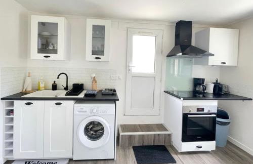 Les chats pitres Maison au calme rénovée avec jardin, terrasse aménagée, transats, abri à vélo, parking gratuit, 5 mn à pied du centre Bayeux proche des plages du débarquement - Photo 4